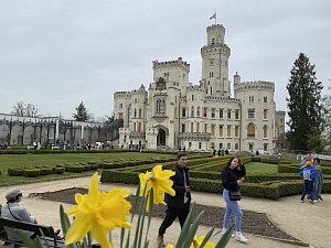 Státní zámek Hluboká navštívilo při zahájení sezóny za pět dnů přes pět tisíc lidí.