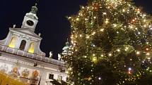 Rozsvícení vánočního stromečku a adventní trhy na českobudějovickém náměstí.