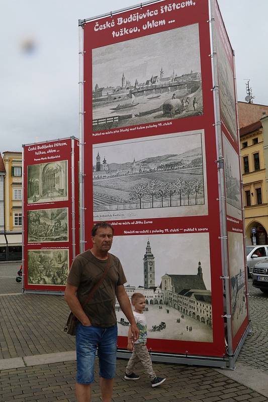 Výstava o povodních na českobudějovickém náměstí