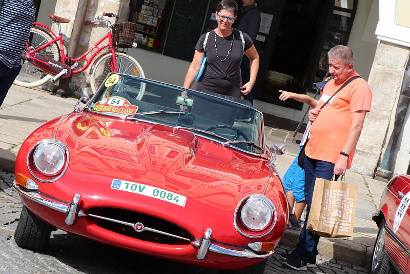 Přehlídka při zahájení South Bohemia Classic na budějovickém náměstí.