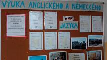 Jubilejní základní škola svatováclavská ve Strýčicích přivítala 11. května 2020 po dlouhé přestávce žáky deváté třídy. Na přípravu k přijímačkám dorazilo 14 žáků. Cizí jazyky se v době zavření školy učily i on-line.