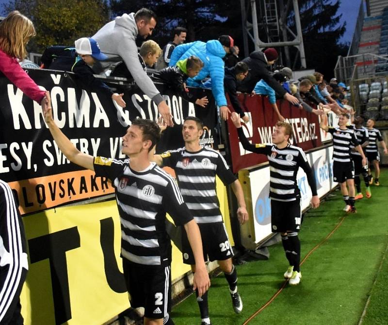 Fotbalisté Dynama v sobotním šlágru II. ligy porazili Opavu 2:1 a vystřídali ji v čele tabulky. 