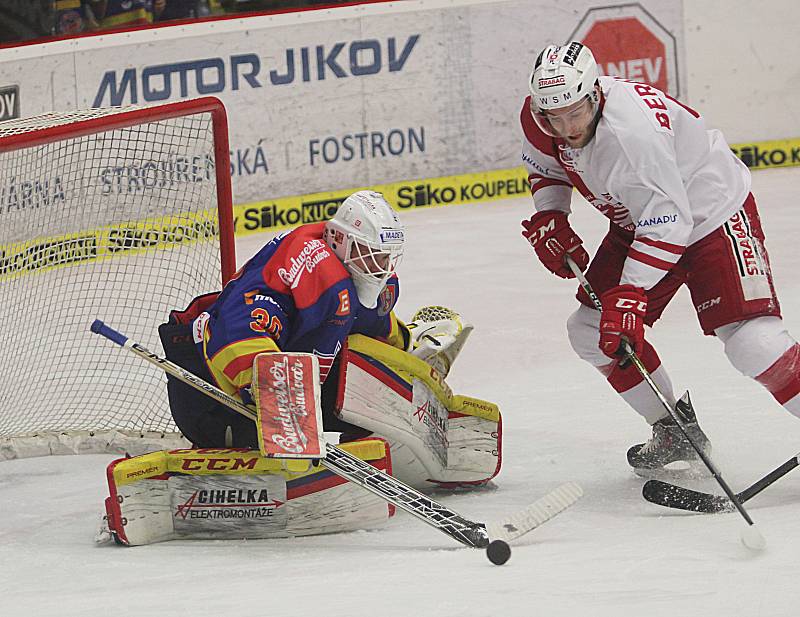 Prvním zápasem mezi Motorem a Slavií Praha pokračoval boj a postup do baráže.