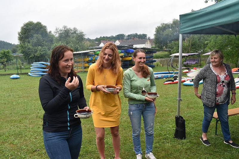 Netradiční závod se jel v sobotu mezi Zlatou Korunou a Boršovem nad Vltavou.