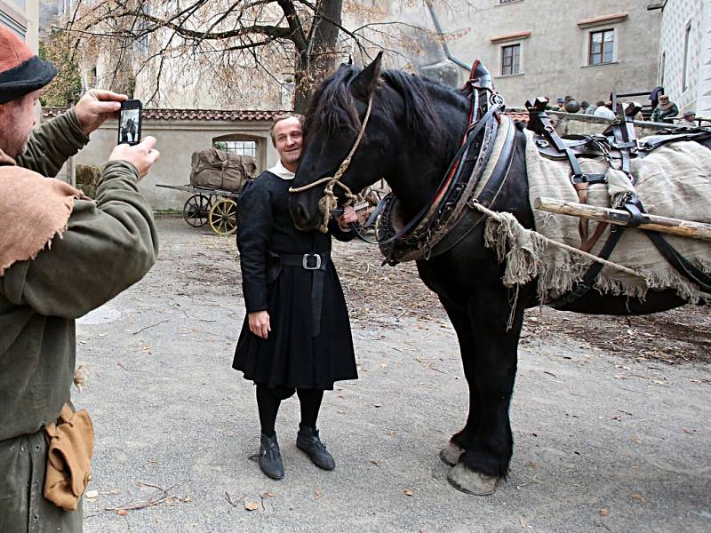 V Českém Krumlově se 2. listopadu natáčel německý historický film o reformátorovi Martinu Lutherovi. Dvoudílný film odvysílá příští rok německá stanice ZDF. Na snímku Maximilian Brückner, který hraje Martina Luthera.