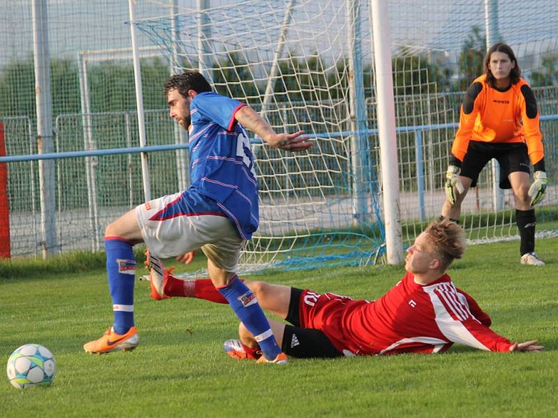 V I.B třídě Dříteň porazila na svém hřišti vedoucí Planou 3:2.