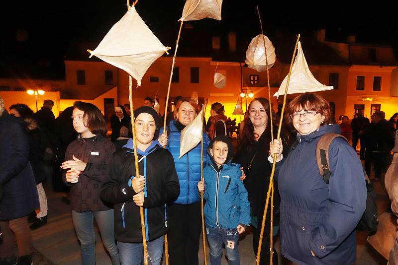 Lampionovo-svíčkový průvod u příležitosti Památky všech zesnulých v Českých Budějovicích.