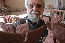Tomáš Proll vytvářel sošky cen Jihočeská Thálie od roku 1999.