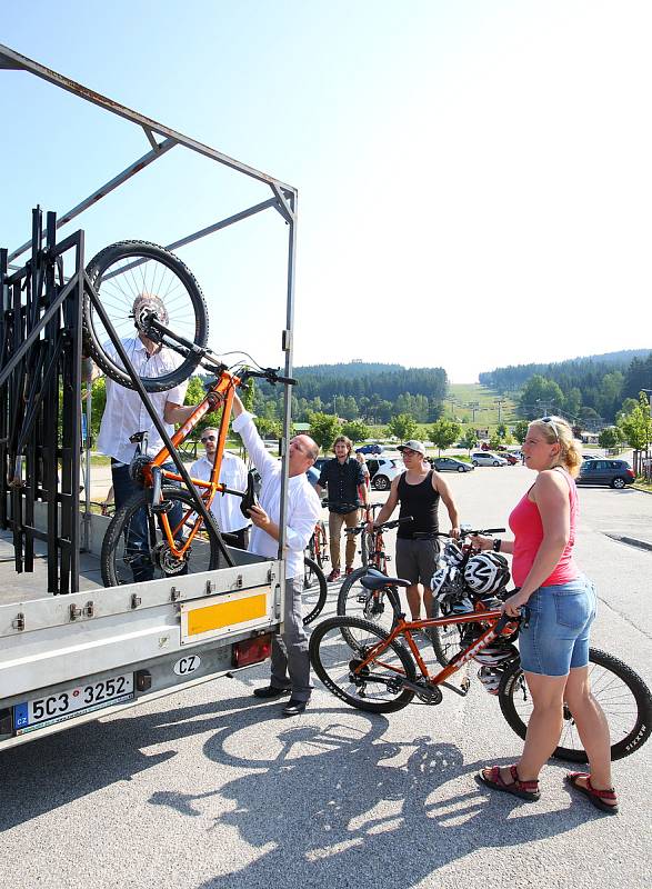 Z Romžberka do Horní Plané budou o prázdninách vozit turisty i místní dotované cyklobusy.