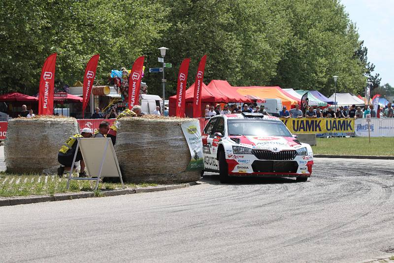 Rallye Český Krumlov má za sebou první etapu