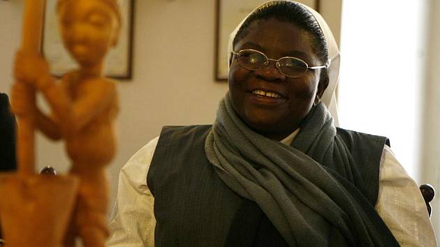 Sestra Mercy Shumbamhini je ředitelkou dětského domova ve městě Kwekwe v Zimbabwe. Přicházejí sem děti z celé země, jejichž rodiče zemřeli na AIDS. Domov opouštějí, když jsou schopny se o sebe postarat.