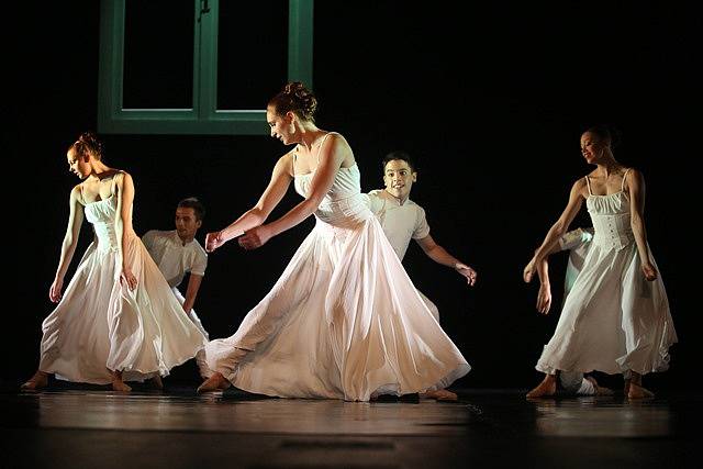 Baletní večer Podivín, který je složený z choreografií na hudbu Leoše Janáčka a Antonína Dvořáka v choreografii a režii Attily Egerháziho, má premiéru 17. října v Jihočeském divadle. 