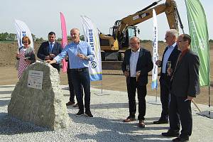V lokalitě Pohůrka v pátek 20. května slavnostně odstartovala výstavba napojení českobudějovické zanádražní komunikace s dálnicí D3.