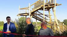 Slavnostní otevření nové ptačí pozorovací věže v Haklových Dvorech se uskutečnilo ve čtvrtek 6. října dopoledne.