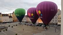 Čtyři horkovzdušné balony vzlétly ve čtvrtek v ranních hodinách z českobudějovického náměstí Přemysla Otakara II.