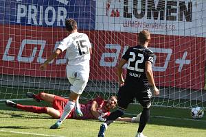 Fotbalisté Dynama hráli v lize se Slováckem 2:2. Na snímku střílí Brandner gól na 0:1.