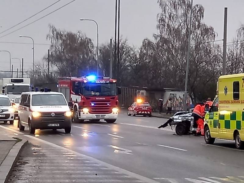 Série nehod se stala 30. března 2022 v Českých Budějovicích. Bohužel měla havárie ve Strakonické ulici tragické následky. Kolony a nehody byly i v ulicích Na Dlouhé louce, levobřežní komunikaci nebo na Husově třídě v Českém Vrbném.