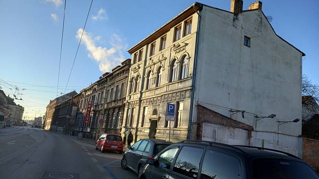 Nový bytový dům se plánuje v českobudějovické Nádražní ulici nedaleko viaduktu v Rudolfovské třídě.