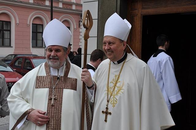 Odcházející biskup Jiří Paďour se loučil při bohoslužbě.