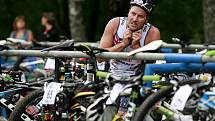 Xterra Czech World cup Prachatice 2013. Australan Ben Allen odplaval v kategorii Elite jako první. Na kole a v běhu, ale propadl a obsadil konečné 20. místo