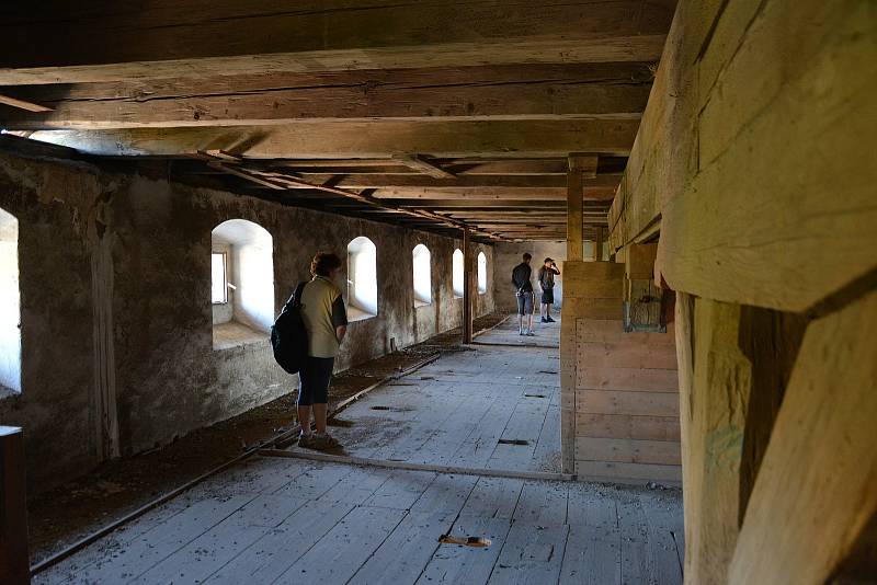 V rámci Dne architektury se v sobotu odpoledne uskutečnila v Týně nad Vltavou komentovaná prohlídka barokní sýpky z 18. století.