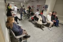 Na úrazové ambulanci českobudějovické nemocnice zaznamenali zvýšený počet pacientů. Zlomenin zápěstí bylo kvůli náledí desetinásobné množství, než je obvyklé.