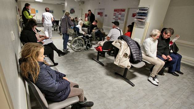 Na úrazové ambulanci českobudějovické nemocnice zaznamenali zvýšený počet pacientů. Zlomenin zápěstí bylo kvůli náledí desetinásobné množství, než je obvyklé.