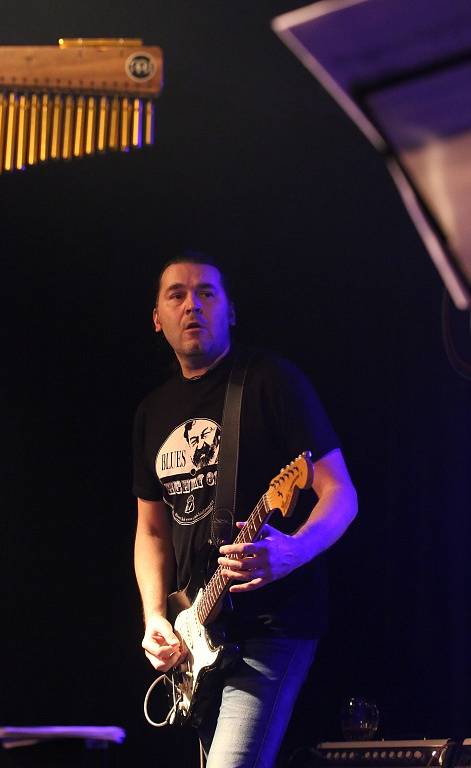 Známý českobudějovický klub Highway 61 má za sebou poslední koncert pod touto značkou. Na rozloučenou tam zahrál 16. ledna 2015 rocker Roman Dragoun s kapelou His Angels. Na snímku kytarista Miloš Švec.