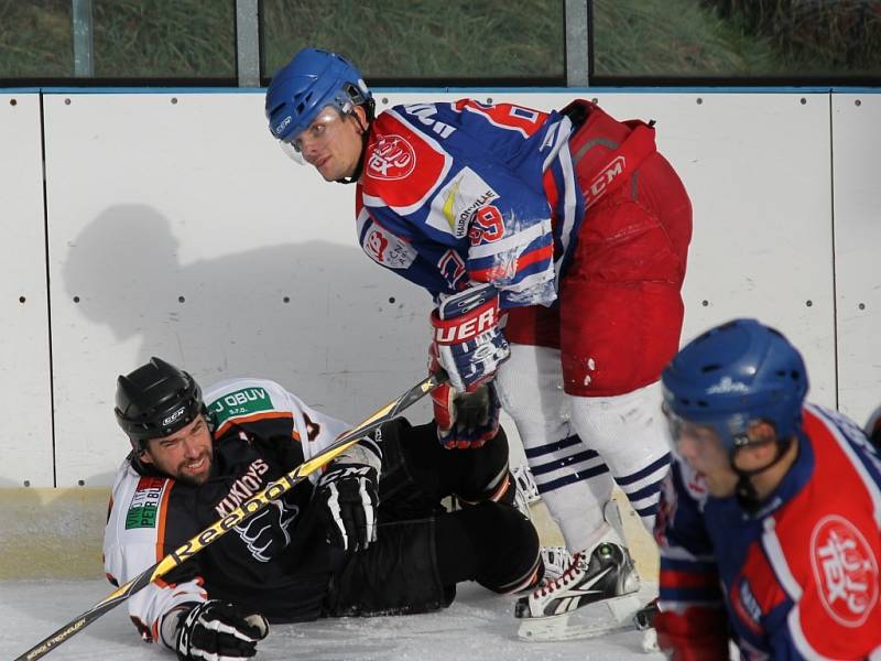 Béčko David servisu porazilo Kuki Boys v jejich aréně 11:4. 