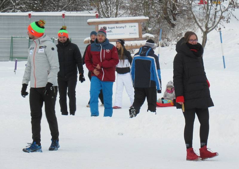V sobotu 9. ledna přilákala sněhová nadílka mnoho lidí na lipenskou sjezdovku, otevřeno měl i nejvýše položený hrad v České republice, Vítkův Hrádek.