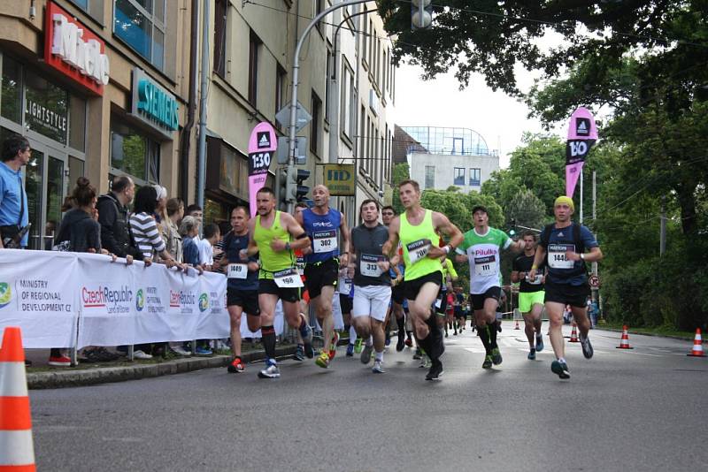 Závodníci Mattoni 1/2Maratonu 2016 v Českých Budějovicích.