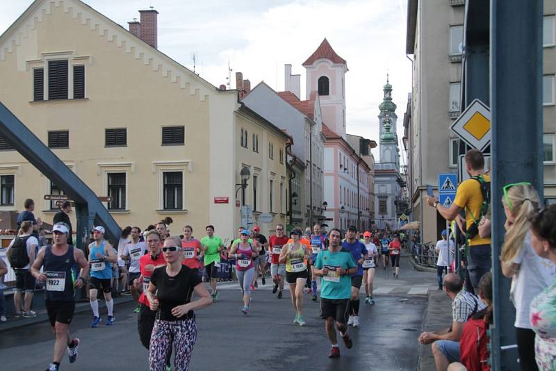 Závodníci Mattoni 1/2Maratonu 2016 v Českých Budějovicích.