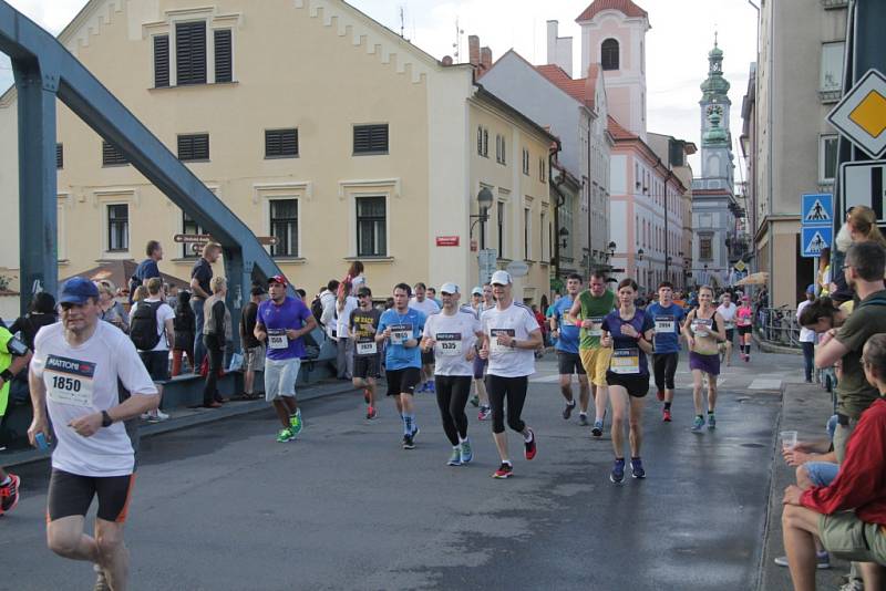 Závodníci Mattoni 1/2Maratonu 2016 v Českých Budějovicích.