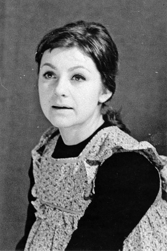 Bibiana Šimonová na snímku z roku 1966 jako Hedvika v Divoké kachně, hostování v Národním divadle.