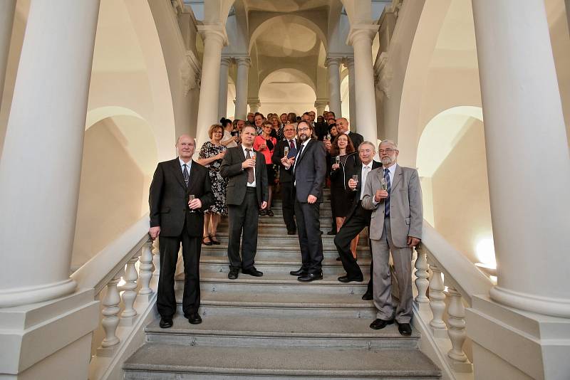 U příležitosti 70. výročí založení jihočeské Pedagogické fakulty zasedala vědecká  rada slavnostně v barokním sále Jihočeského muzea.