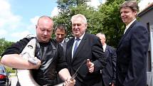 Prezident Miloš Zeman při návštěvě Mezinárodního vzdělávacího střediska ochrany vod ve Vodňanech. 