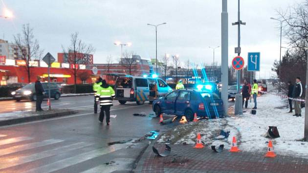Při sobotní vážné dopravní nehodě na českobudějovickém sídlišti Máj se zranily čtyři děti.