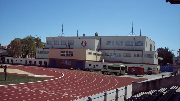 Sokolovna a přilehlý stadion tvoří v Českých Budějovicích výjimečný celek po sportovní i architektonické stránce.