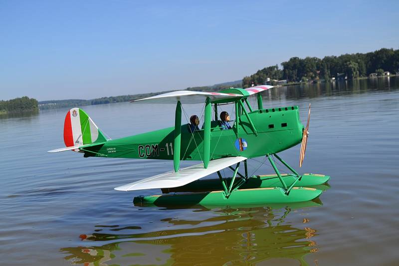 Maketa Caproni Ca 100 Františka Frány z pořádajícího RC klubu