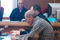 Josef Stach má za polití Romy obývaného domu naftou strávit 2,5 roku ve vězení. Proti rozsudku se ihned odvolal.