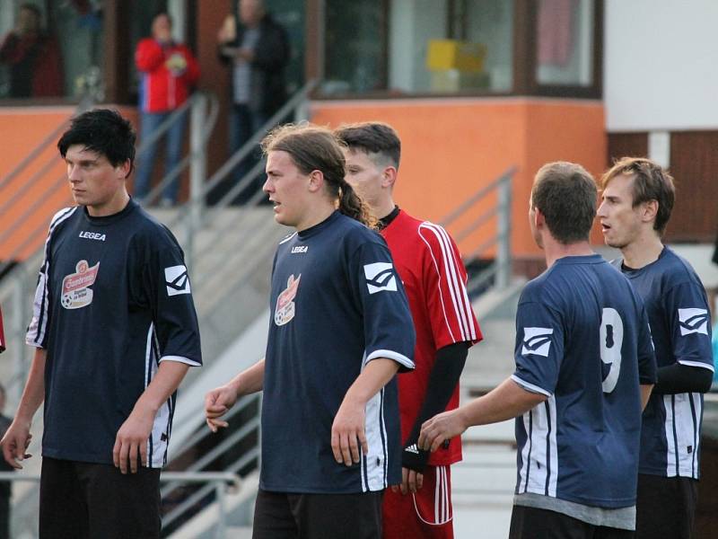 FK Borek doma porazil v duelu prvního s posledním Pištín 4:0.