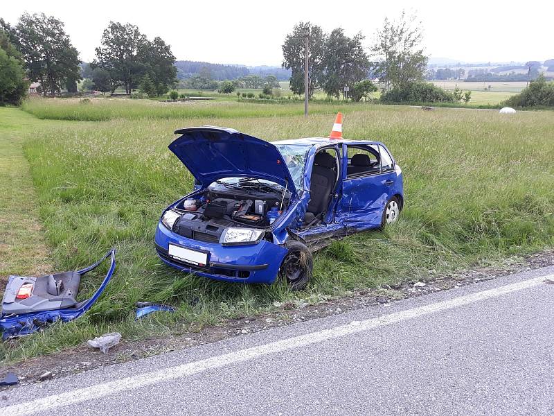 Úterní dopravní nehoda mezi Trhovými Sviny a Třebičkem, která si vyžádala jeden lidský život.