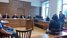 U Krajského soudu v Českých Budějovicích pokračoval v pátek 26.srpna proces s ženou z Českobudějovicka, která měla zneužívat své dvě nezletilé děti.