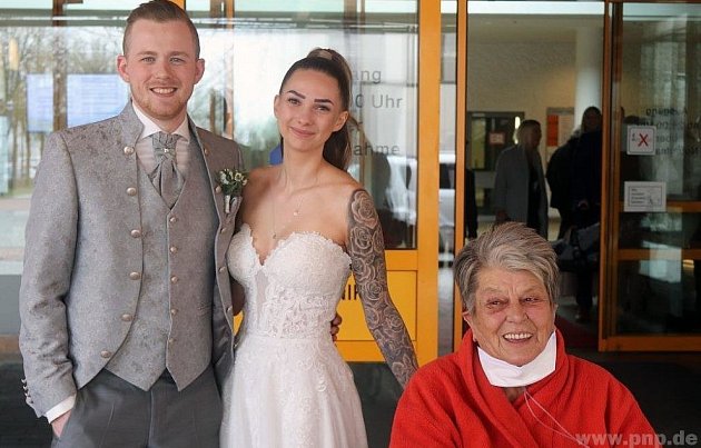 Vzali se u babičky.