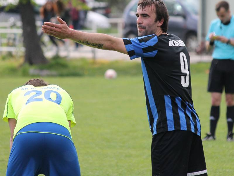 Fotbalisté Nemanic prohrávali doma s Velešínem 0:2 a 1:3 a gólem v závěru stihli už je snížit: v I.A Nemanice - Velešín 2:3 (0:1).