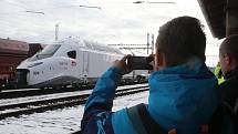 Nejnovější francouzský rychlovlak TGV M projel ve středu 7. prosince i Českými Budějovicemi.