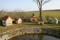 Marie Kadlecová z Českých Budějovic ještě minulý víkend stihla výlet. Podívala se do Plešovic na roztomilý miniaturní model vesnice.