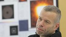 Poprvé v České republice představuje svou tvorbu držitel ceny Turner Prize, německý fotograf žijící v Londýně Wolfgang Tillmans. Výstava v Galerii současného umění a architektury českobudějovického Domu umění potrvá do 27. prosince.