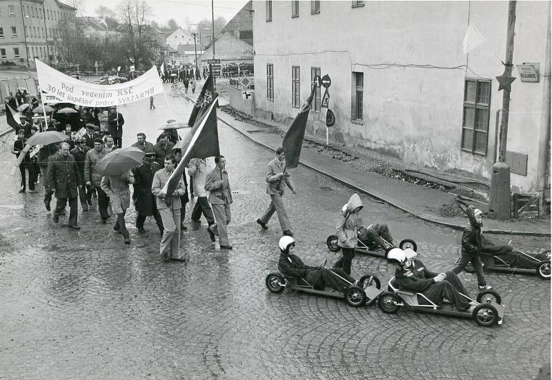 1. máj 1982 Týn nad Vltavou - zástupci místního Svazarmu