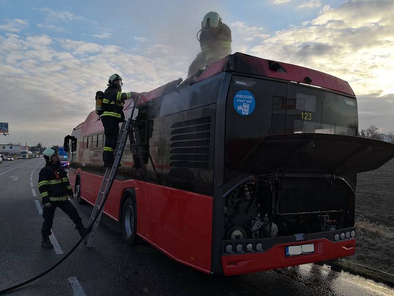 Středeční ráno na frekventované silnici I/3 v Litvínovicích